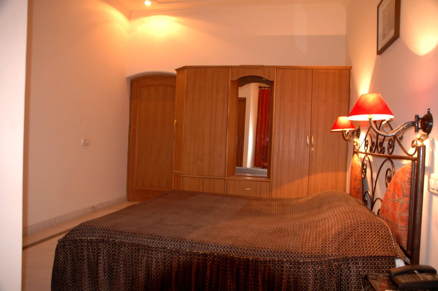 Hotel Ishan Villa - Tap to explore photos