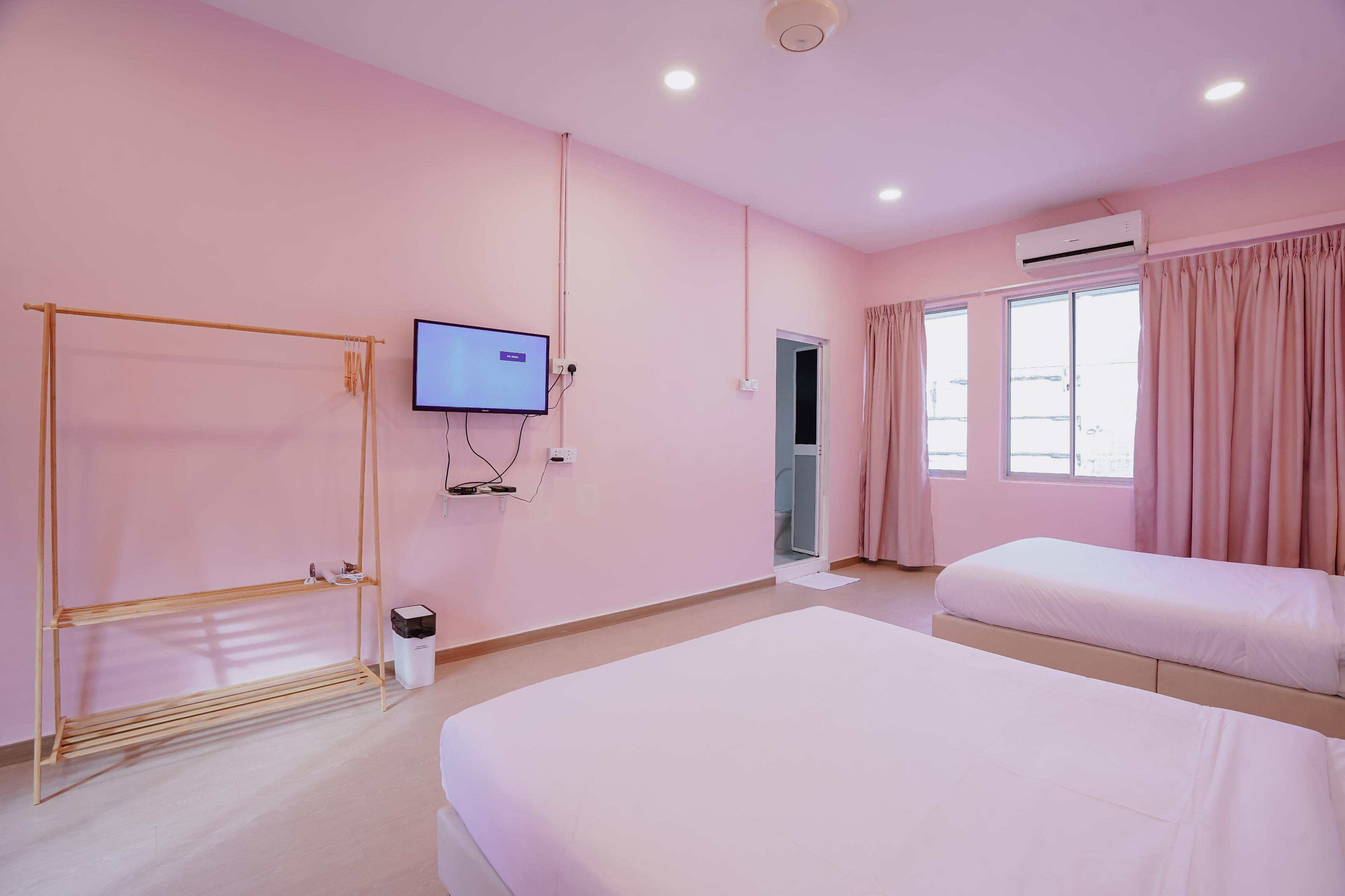 Palette Pink Cabana George Town - Tap to explore photos