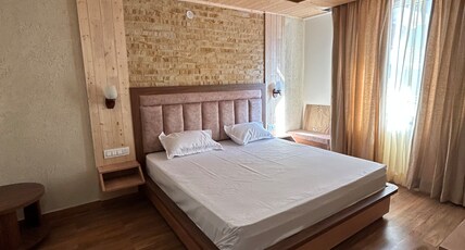 Hotel Vimukti Room Type - Premium room Neelaknth view