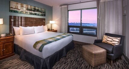 Hilton San Diego Gaslamp Quarter Room Type - DELUXE - 1 KING