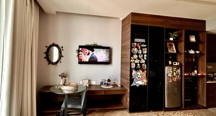 Nostalgic 90s Aravalli View 90s Decor Sunrise Room Type - Nostalgic 90s Aravalli View 90s Decor Sunrise