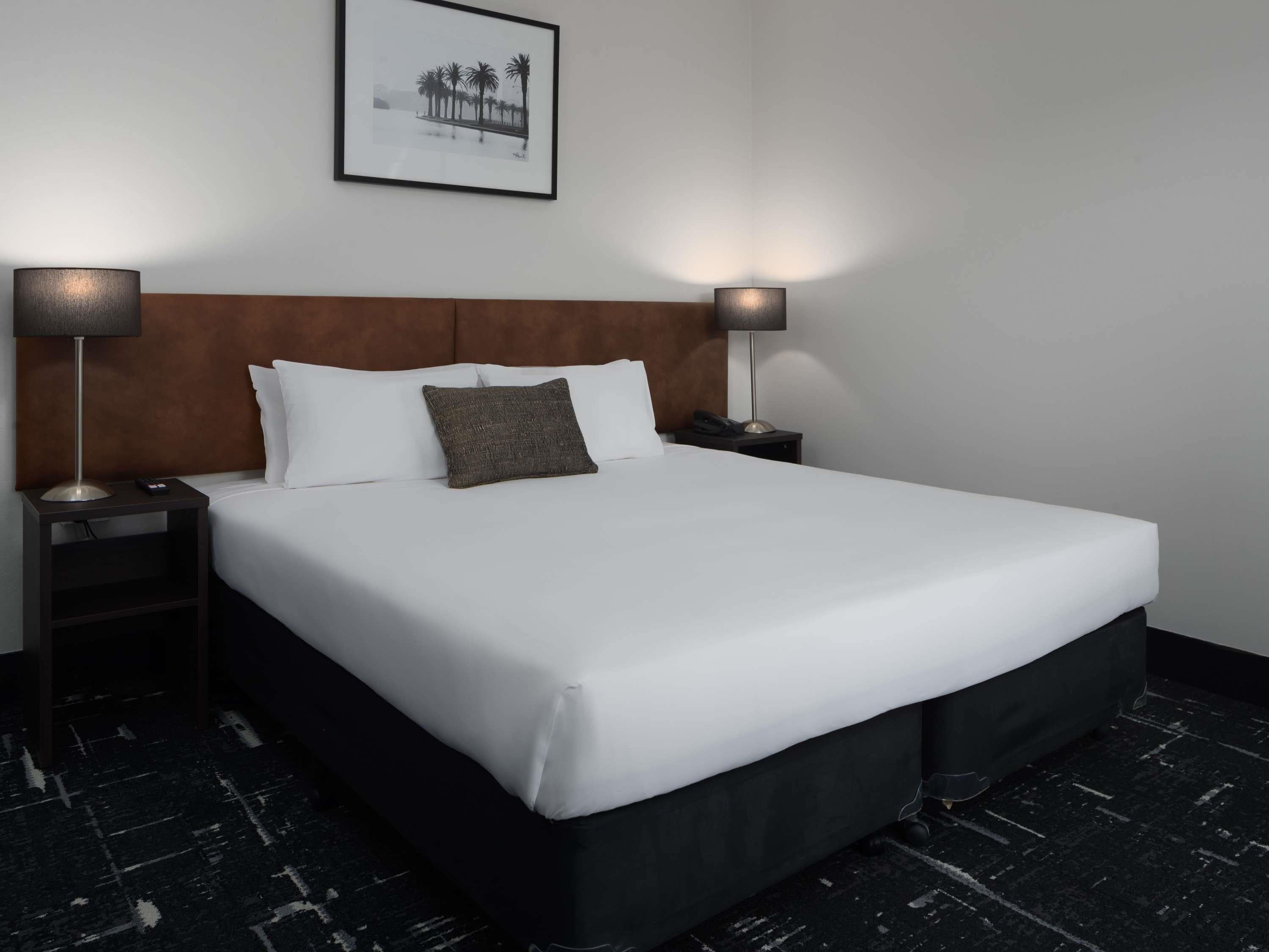 Mercure Melbourne City Centre - Tap to explore photos
