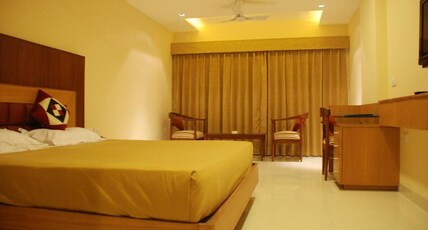 HOTEL VINAYAK & MOLECULE AIR BAR Room Type - Suite Room