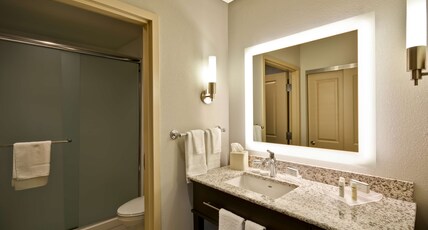 Homewood Suites by Hilton Phoenix Tempe ASU Area Room Type - 2 QNS 1 BDRM SUITE
