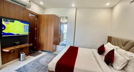 Hotel Razia Inn Room Type - Deluxe Room with Free Wi-fi Hotel Razia Inn Room Type - Deluxe Room with Free Wi-fi