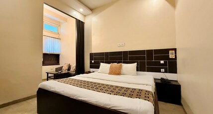 Hotel New Sunder Room Type - Double Non Ac with Air cooler
