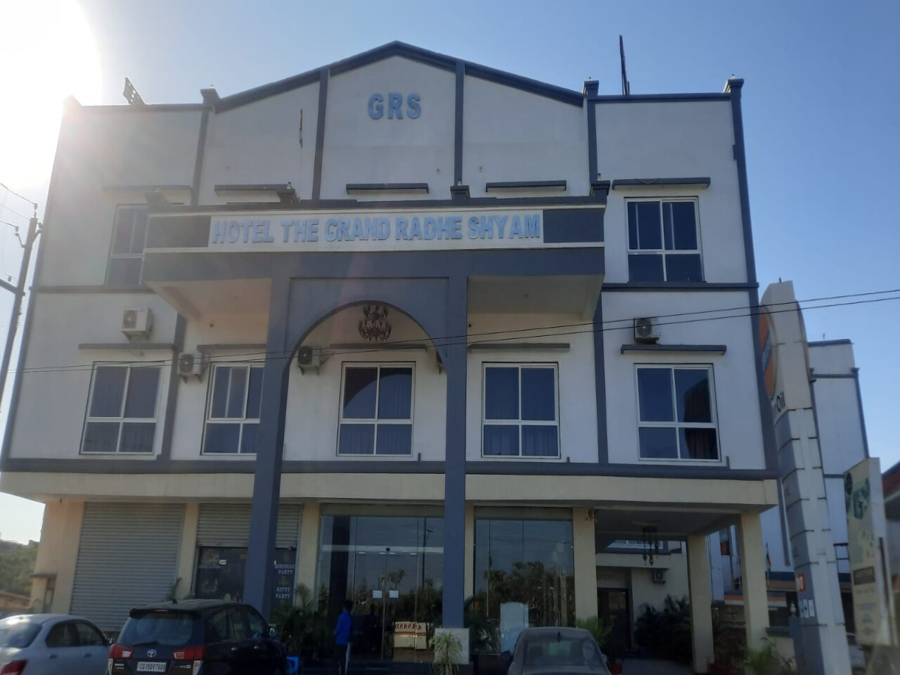 HOTEL THE GRAND RADHE SHYAM - Tap to explore photos