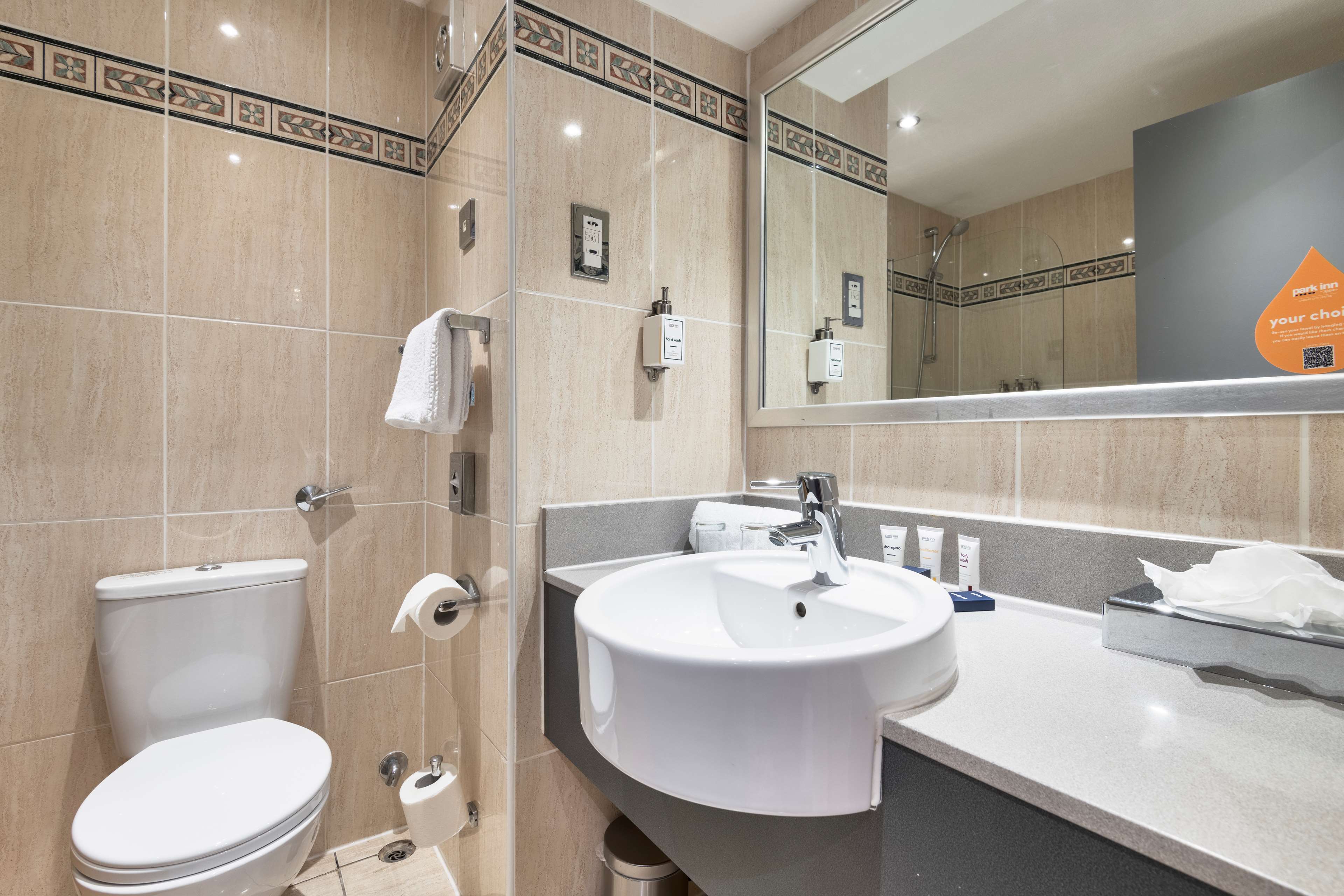Park Inn by Radisson Cardiff City Centre - Tap to explore photos