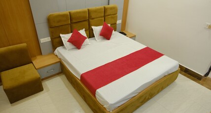 Hotel Golden Continental Deoghar Room Type - Standard Deluxe with one king size bed