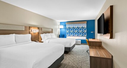 Holiday Inn Express and Suites Hotel - Pauls Valley Room Type - 2 Queen Beds Suite Addl Living Area