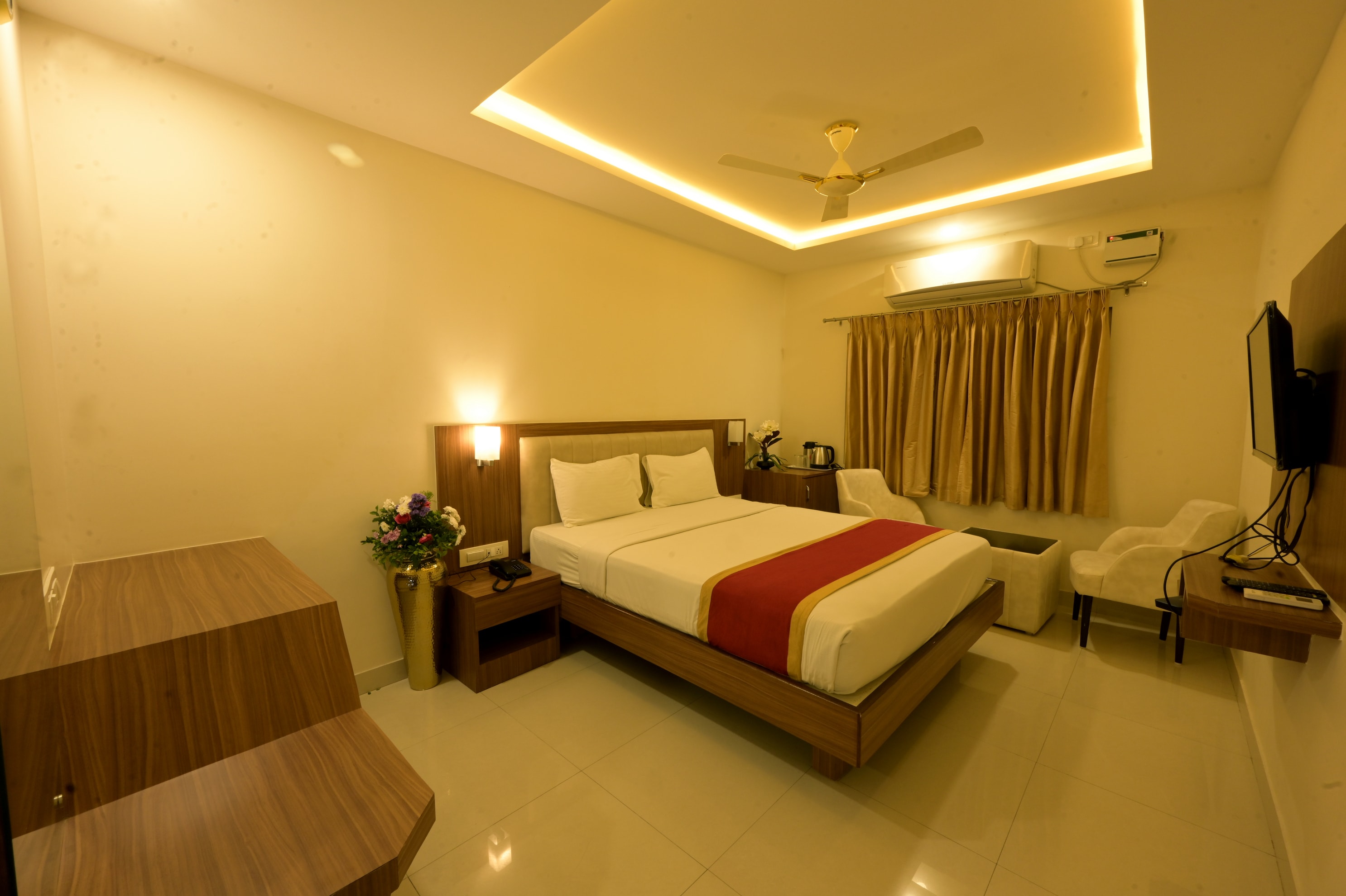 Alcott Hotel & Resorts - Tap to explore photos