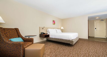 Hilton Garden Inn Charlottesville Room Type - 1KNG MOB HEARING ACC W TUB