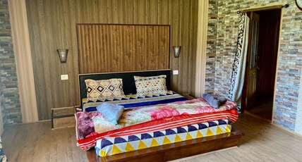 Himalayan Herbal Resort Room Type - Deluxe Room (Electric Blanket)