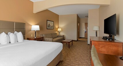 Best Western Butterfield Inn Room Type - 1 King Bed, Non-Smoking, Pet Friendly Room, First Floor, Microwave And Refrigerator, High Speed Inte