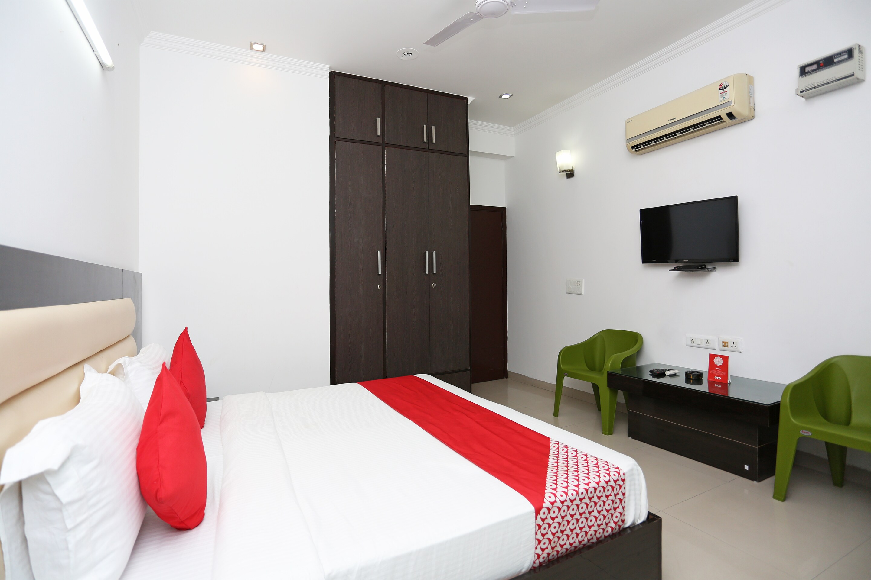 OYO 16449 Signature Stay's - Tap to explore photos