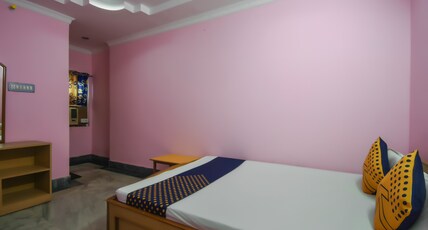 Hotel Rajmahal Room Type - Deluxe Non AC Room with Free WiFi