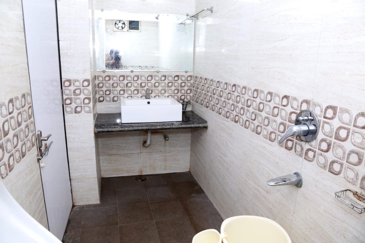 Hotel Madan Palace - Tap to explore photos