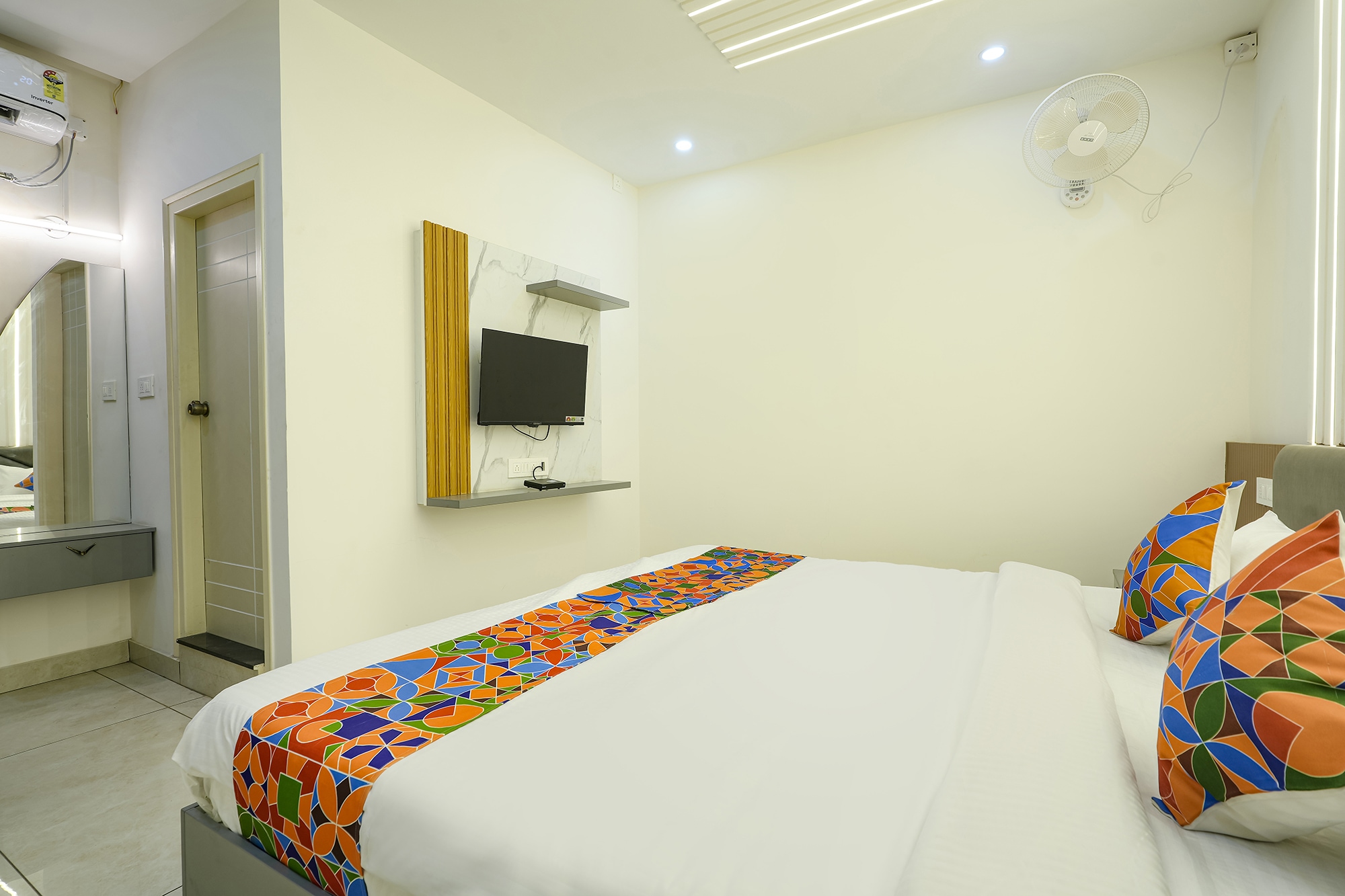 FabHotel Ayodhya Palace - Peenya - Tap to explore photos
