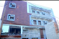 Hotel Ganga Bliss(200 metres from Ganga Ghat)