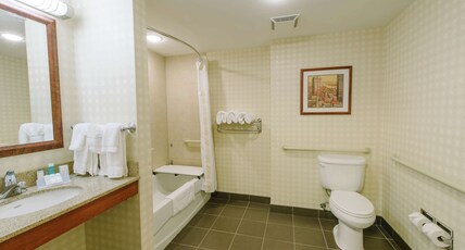 Hilton Garden Inn Manchester Downtown Room Type - 1 KING BED 1BDRM SUITE