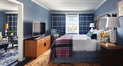 Graduate by Hilton State College Room Type - GRADUATE KING SUITE