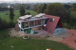 ELIVAAS 3 BHK with Treehouse & Pvt Pool - Handa's Getaway