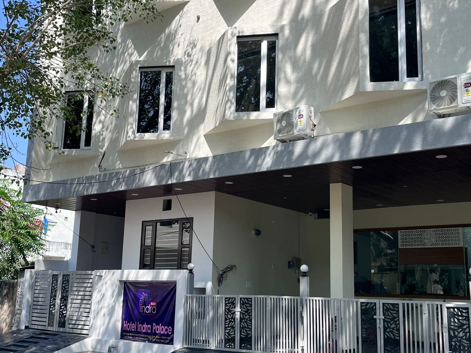 Hotel Indra Palace - Tap to explore photos