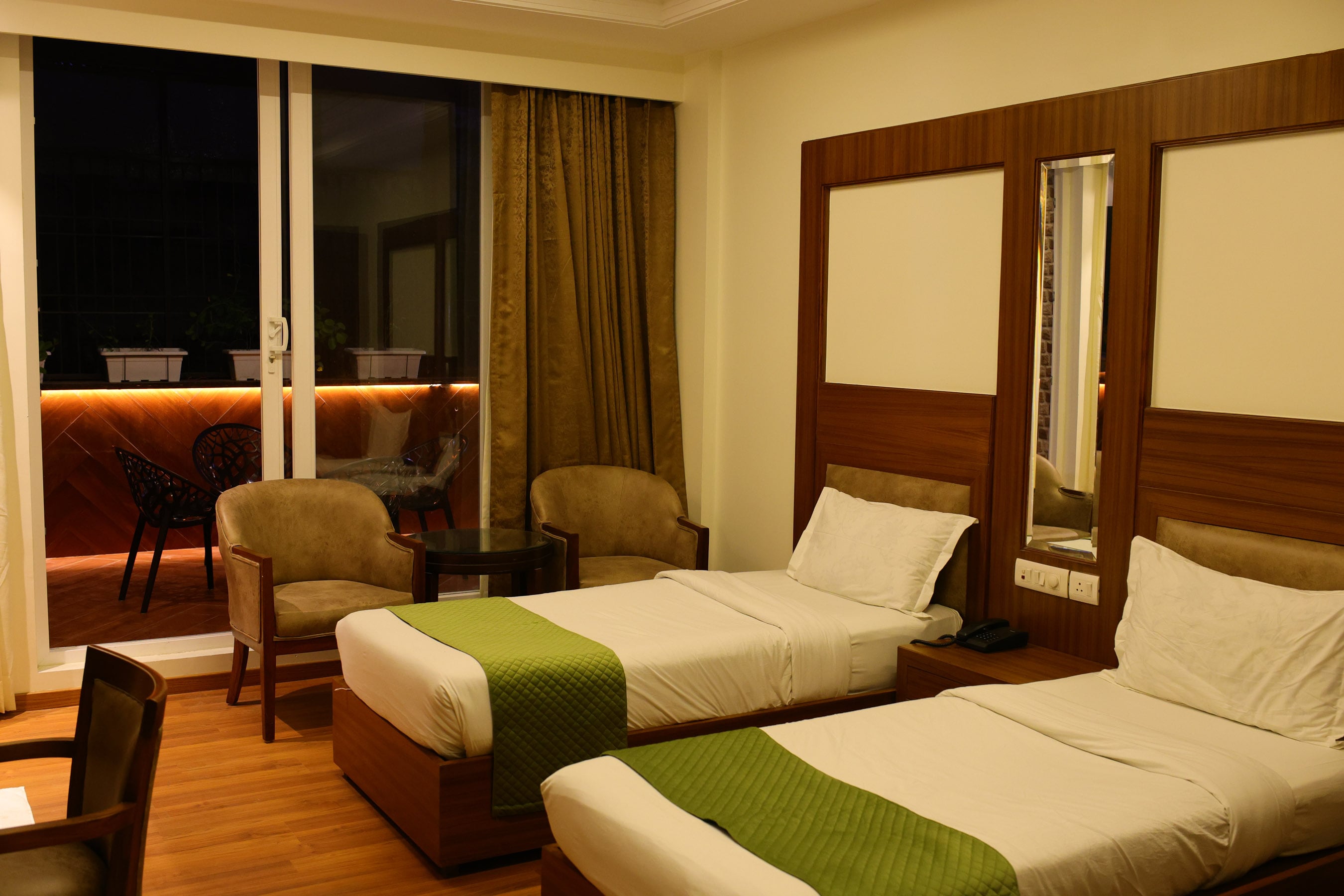 Karon Hotel - Lajpat Nagar - Tap to explore photos