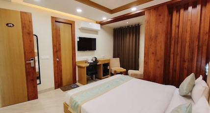 Hotel Vardaan Inn Room Type - Deluxe Room Hotel Vardaan Inn Room Type - Deluxe Room