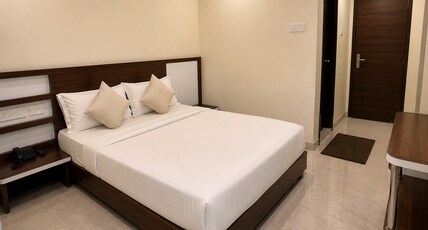 Hotel Manik Room Type - Deluxe Non AC Room