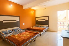 Hotel Sudama Palace - Mahabaleshwar | Couple & Family Stay Rooms with Free Wi-Fi & Delicious Food