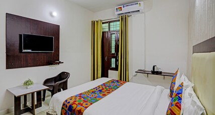 Shree Hotel Room Type - Deluxe Room With AC