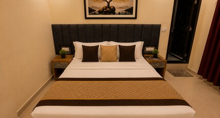 Hotel Rajlaxmi Palace, Unit of Hi Hospitality Group Room Type - Deluxe Room