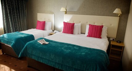 Best Western Plus White Horse Hotel Room Type - 2 Single Beds, Non-Smoking, Deluxe Quality Room, Iron And Ironing Board, Coffee Maker Best Western Plus White Horse Hotel Room Type - 2 Single Beds, Non-Smoking, Deluxe Quality Room, Iron And Ironing Board, Coffee Maker