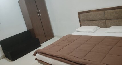 HOTEL MANSAROVAR, OMKARESHWAR Room Type - DOUBLE BED AC
