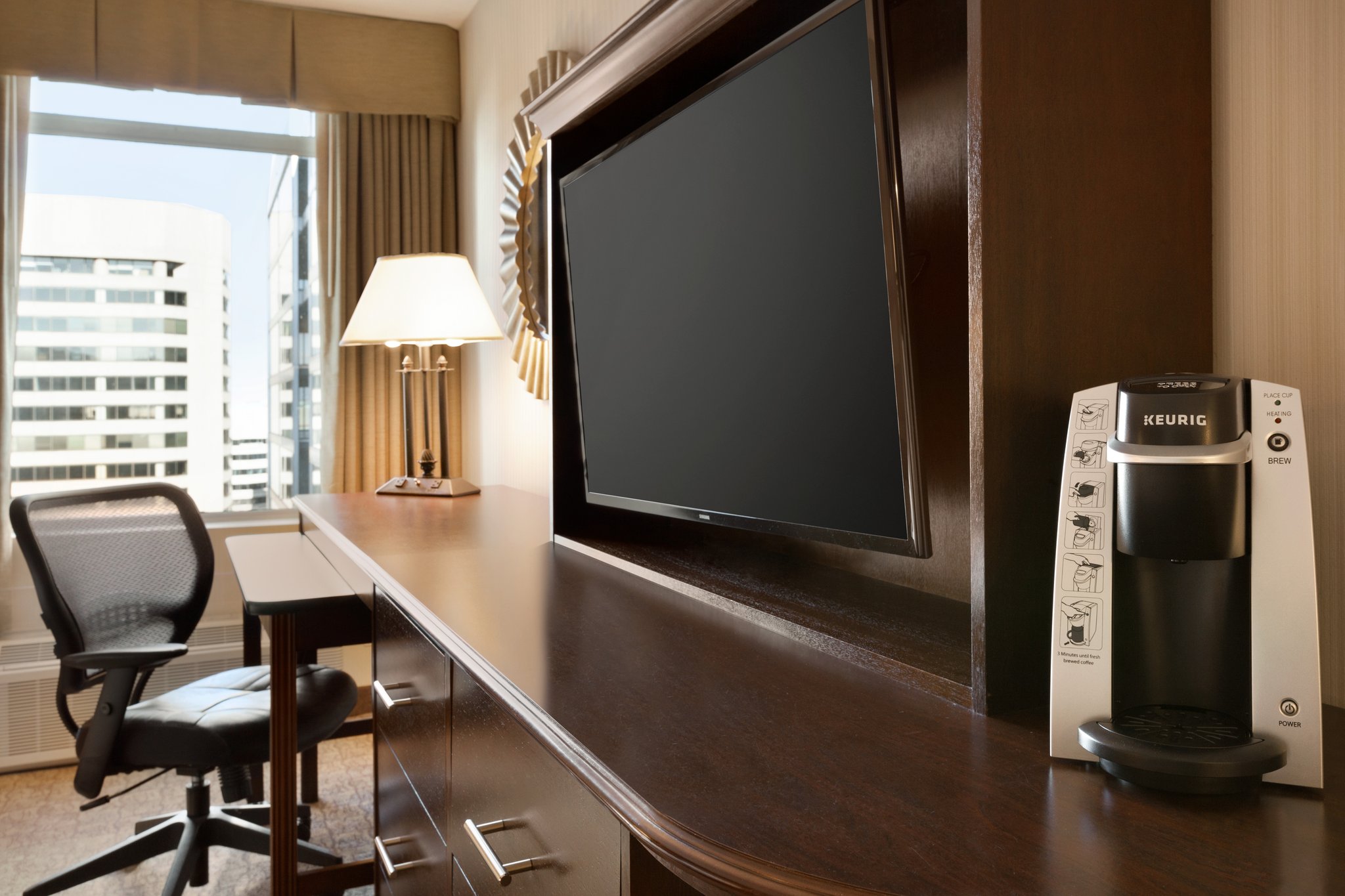 Crowne Plaza Crystal City-Washington, D.C. - Tap to explore photos