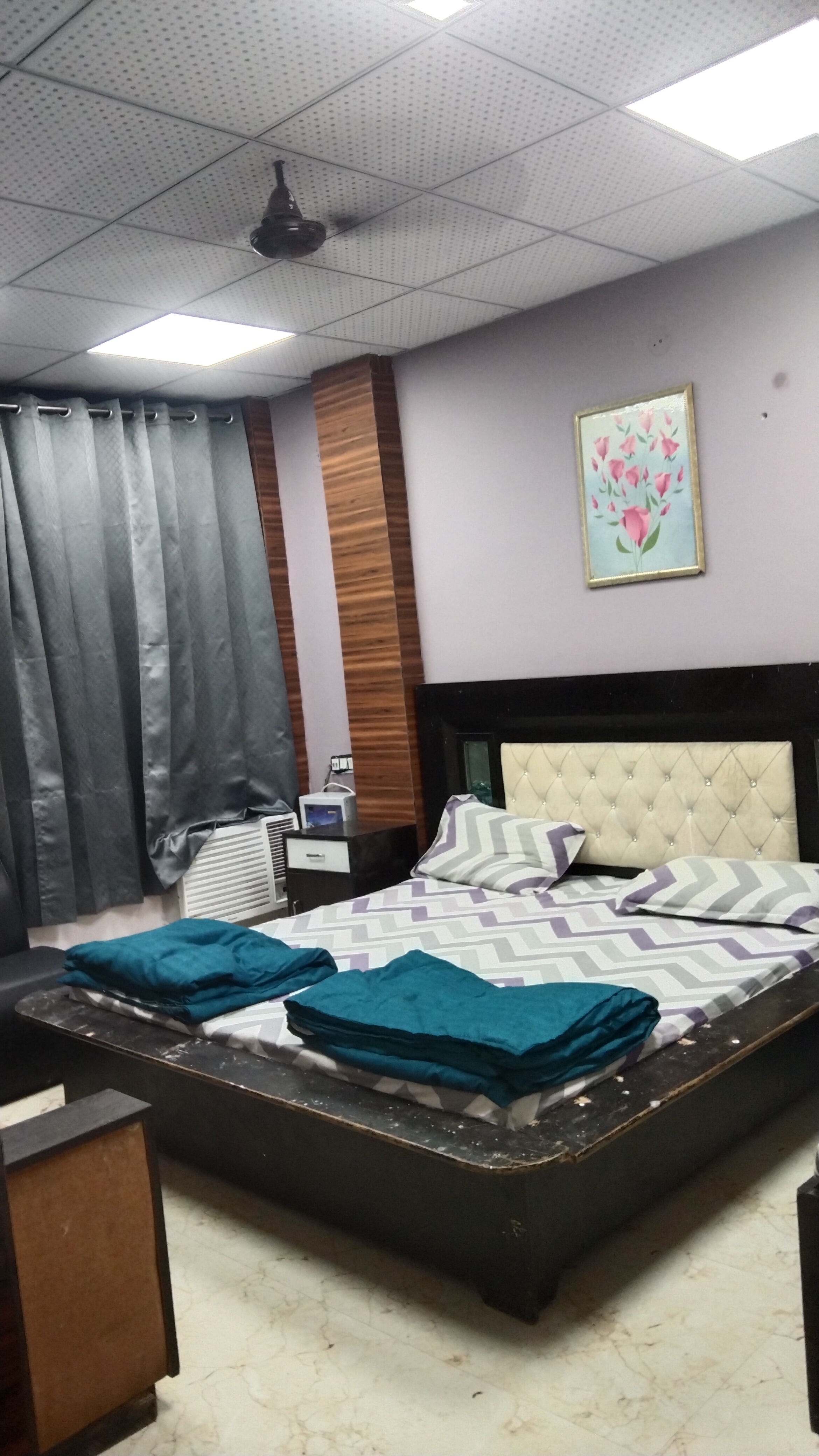 Hotel Dhawan - Tap to explore photos