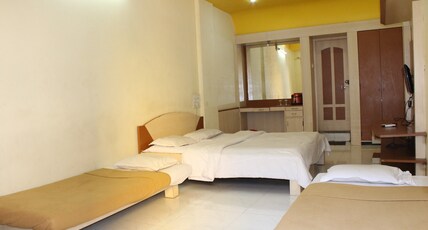 Hotel Royale Heritage Room Type - 4 Bed Family AC Room