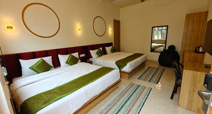 Hotel Utsav Grand Room Type - Family Room (4 Beds)