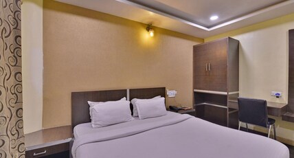 Hotel Puneet International Room Type - Deluxe Double Room