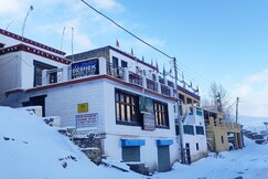 Deshek homestay | Dorms & Private Rooms