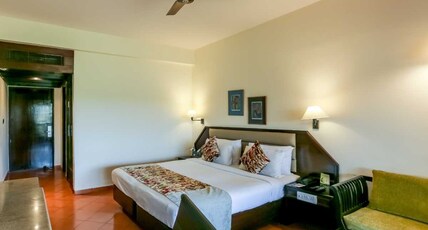 Kesarval The Fern Goa, Verna, Series by Marriott Room Type - Winter Green Room, 1 King Bed