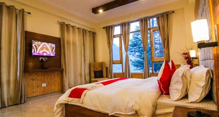 HighQ Manali Room Type - Executive Room With Balcony