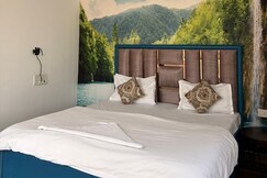Elegant 1 Room Studio in Saket