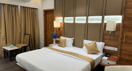 Hotel Citadell De Daman Room Type - Suite Room with Bathtub | Living Room | Lounger