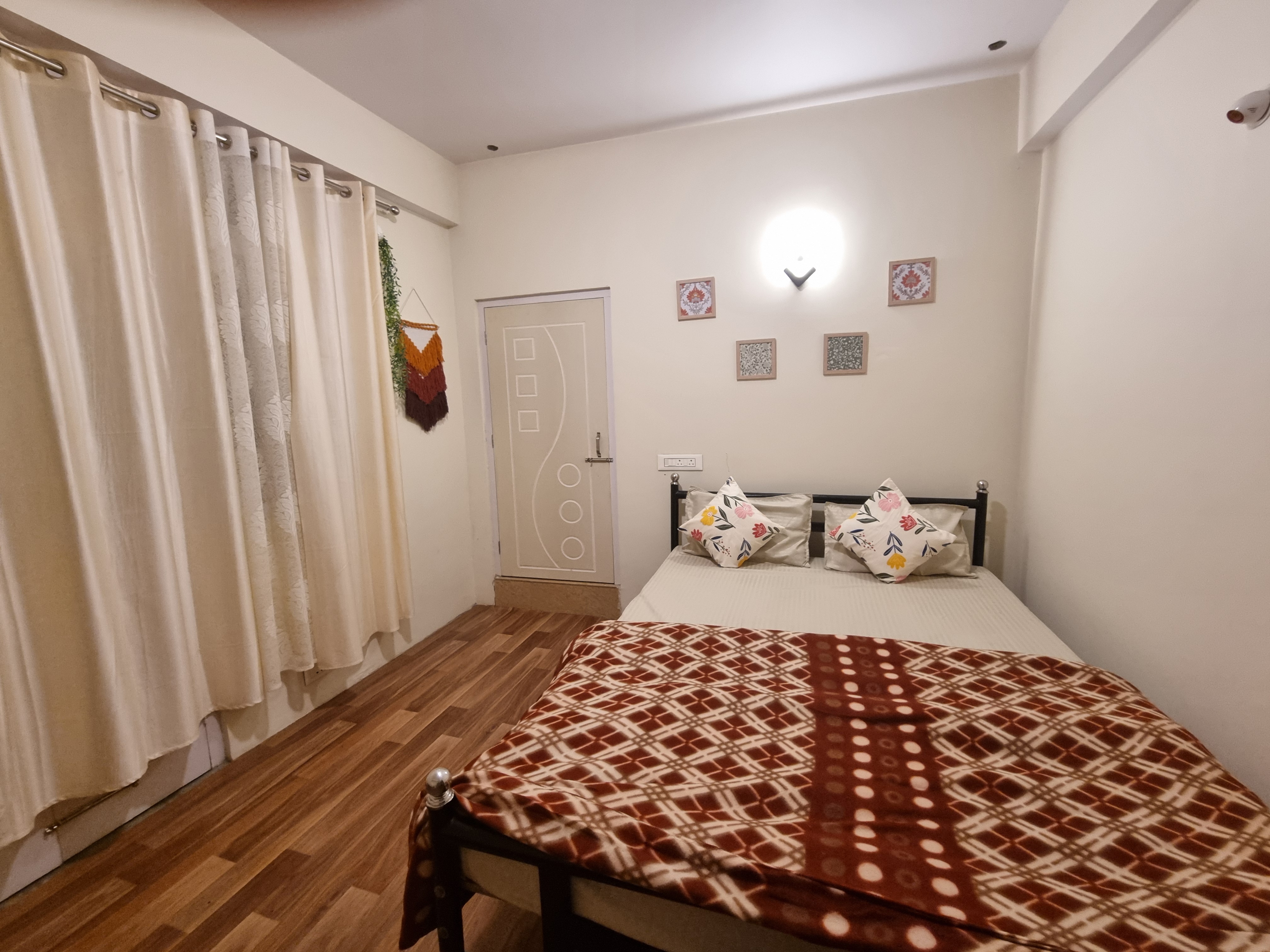 HillNest Homestay Private Rooms With Breakfast - Tap to explore photos