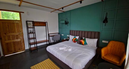 Peppy Nomads luxuria Room Type - Superior Room with Balcony - Valley View