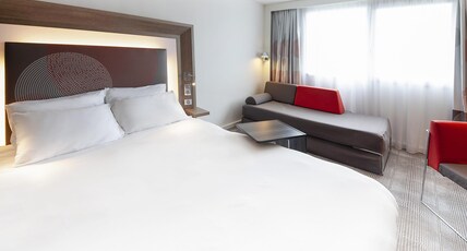 Novotel Clermont Ferrand Room Type - Classic room with 1 double bed and 2 trundle beds