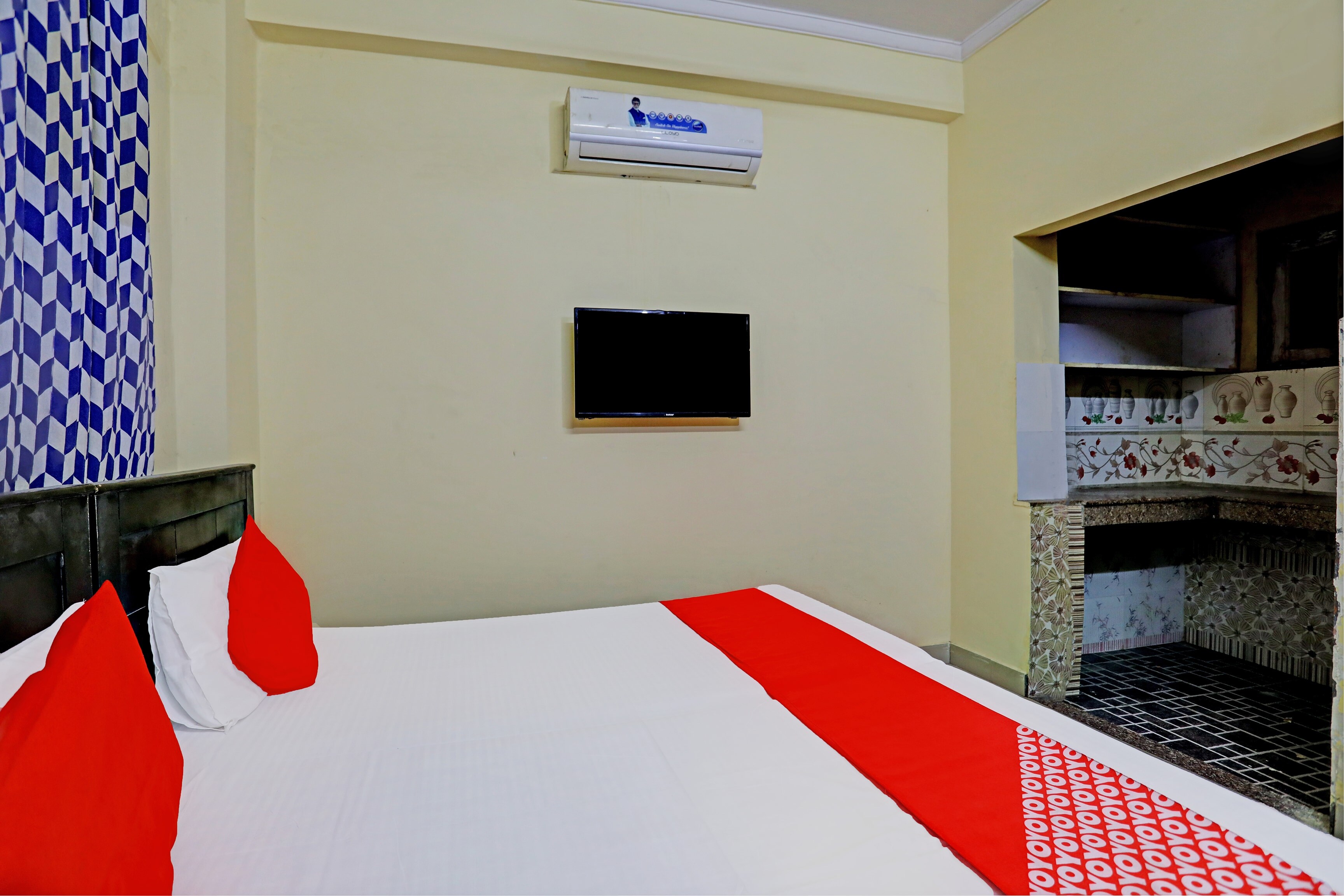 Hotel O Wamson Alpha Co living Stays - Tap to explore photos