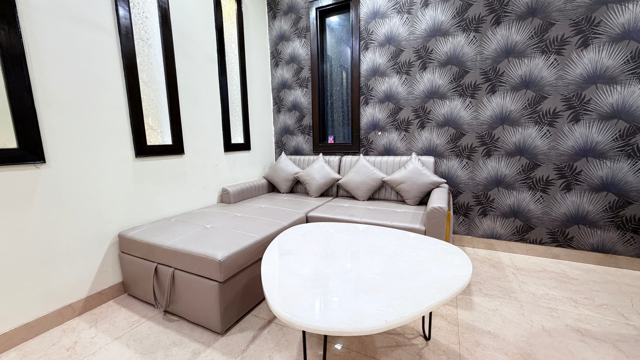 Homlee Aura 3BHK Lift Parking Max Vaishali - Tap to explore photos